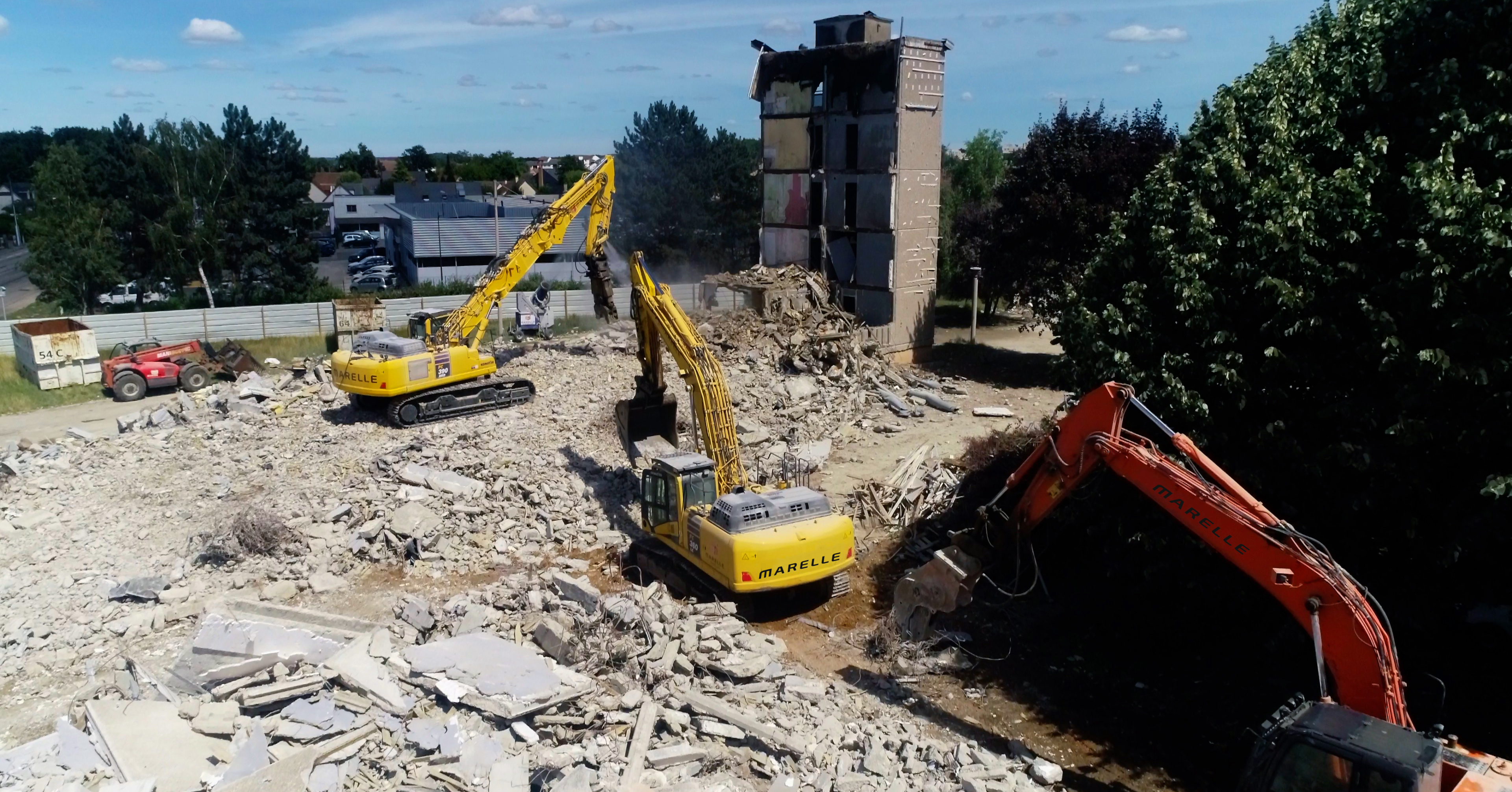 3 Les Feugrais démolition en cours